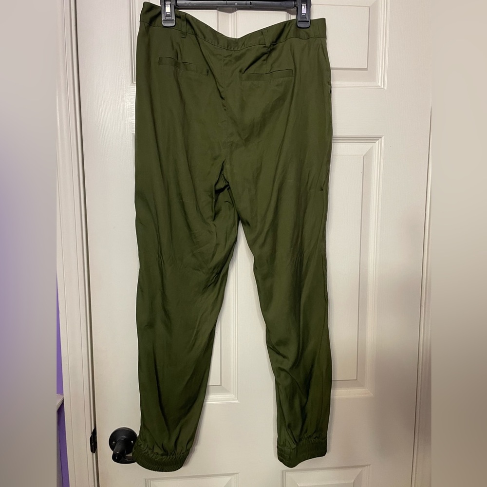 Green pants - Picture 3 of 3